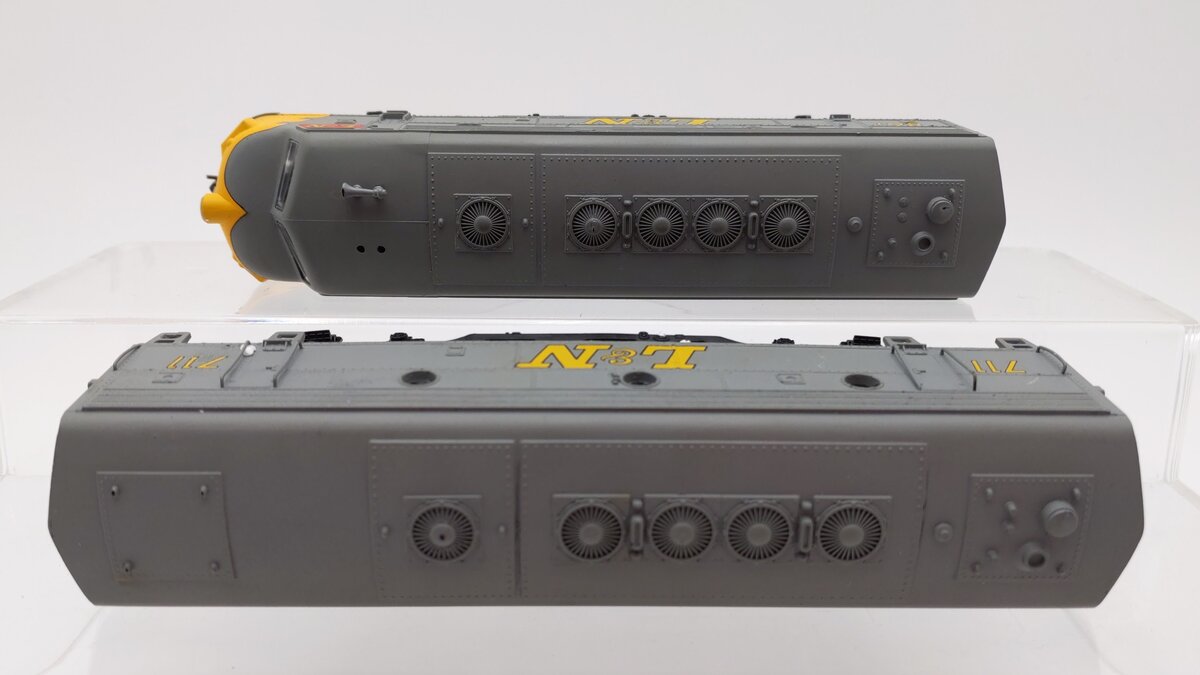 Custom HO Scale L&N F7A/B Powered/Unpowered Diesel Locomotives #861/711 EX