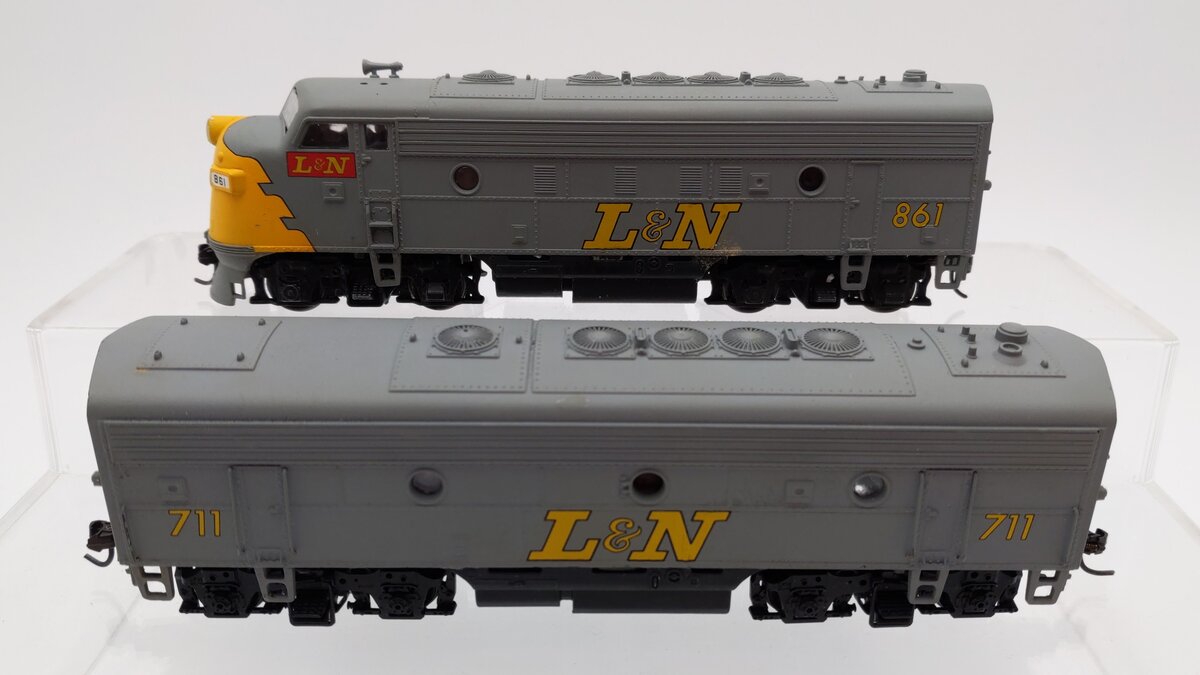 Custom HO Scale L&N F7A/B Powered/Unpowered Diesel Locomotives #861/711 EX