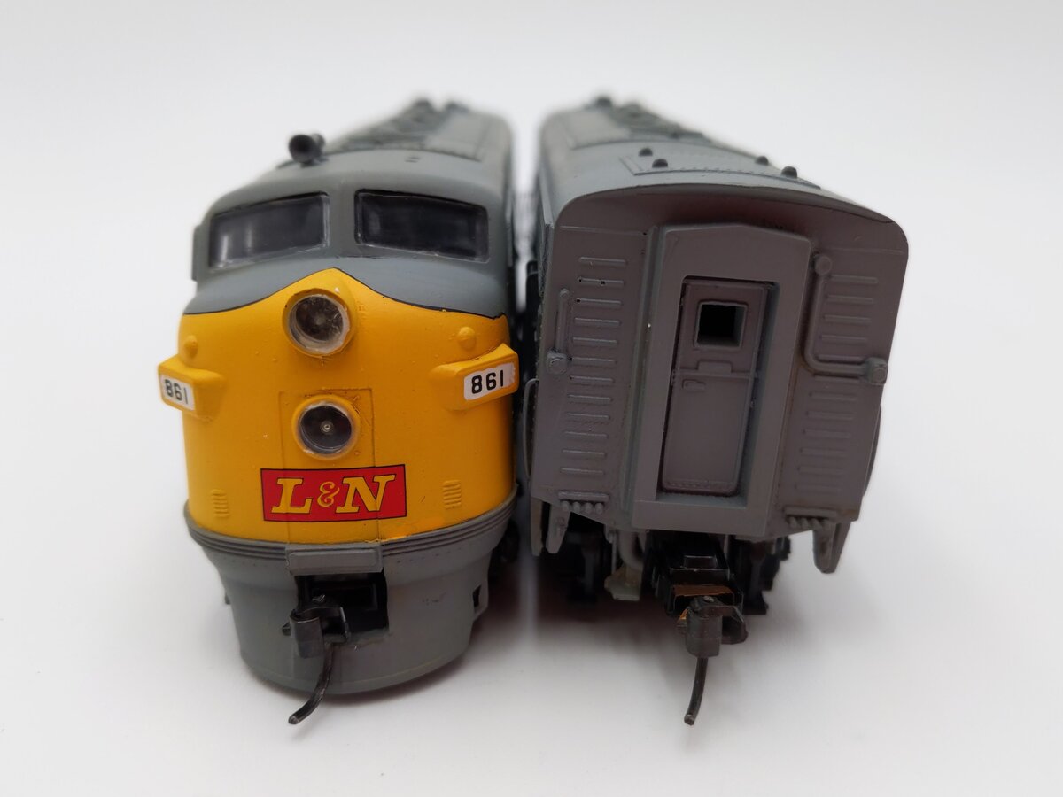 Custom HO Scale L&N F7A/B Powered/Unpowered Diesel Locomotives #861/711 EX