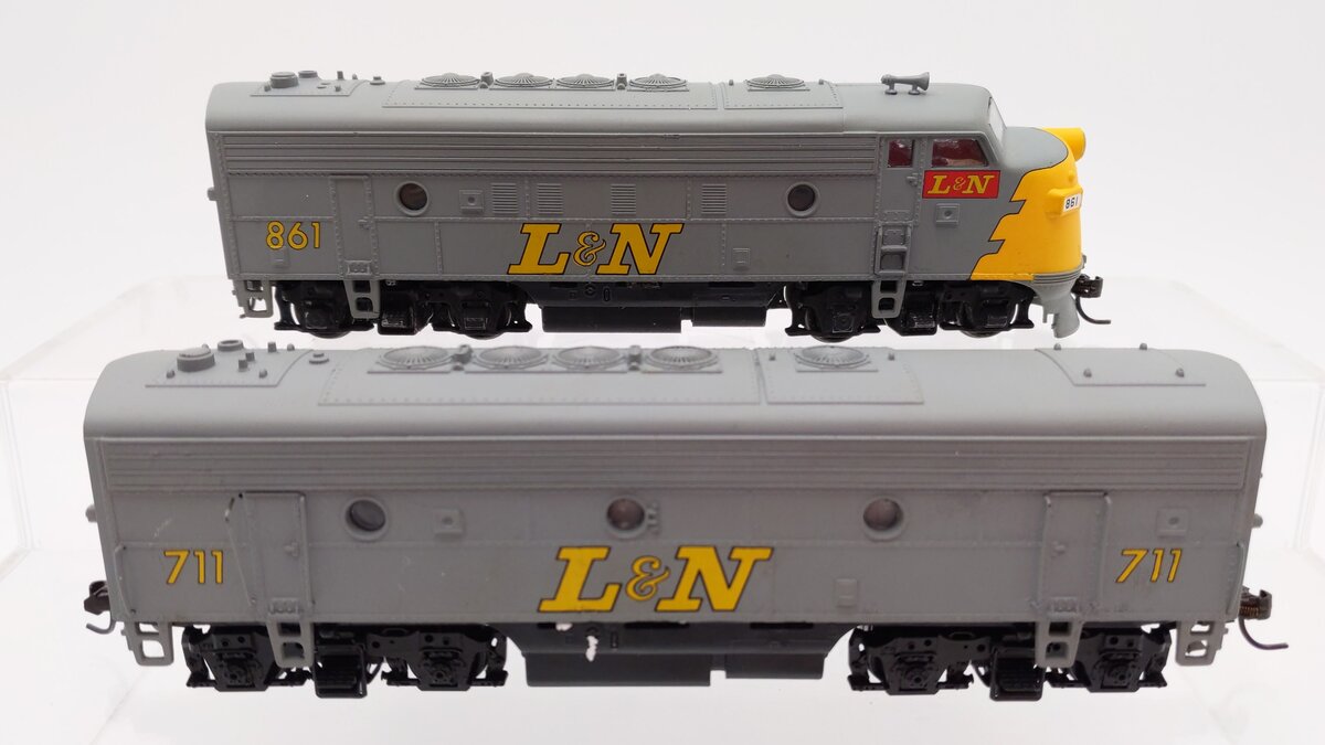 Custom HO Scale L&N F7A/B Powered/Unpowered Diesel Locomotives #861/711 EX