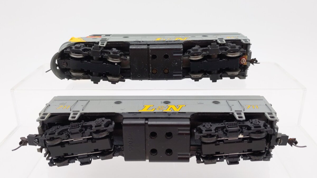 Custom HO Scale L&N F7A/B Powered/Unpowered Diesel Locomotives #861/711 EX