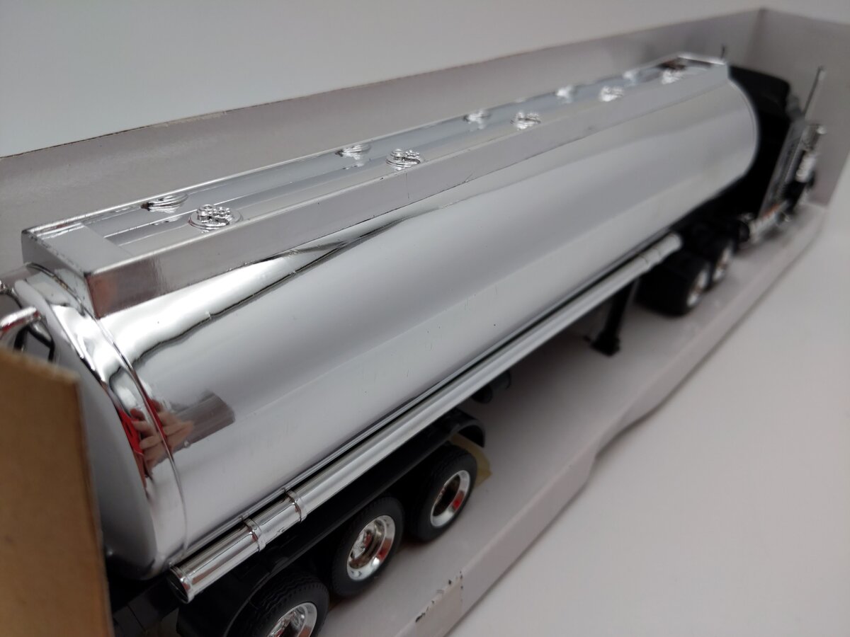 New-Ray 15323 1:43 Black Kenworth W900 Semi Truck W/Tanker Diecast EX/Box