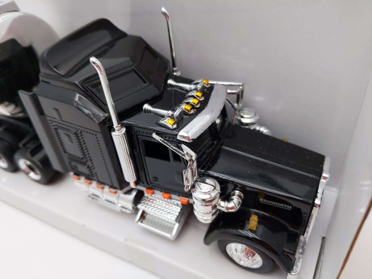 New-Ray 15323 1:43 Black Kenworth W900 Semi Truck W/Tanker Diecast EX/Box