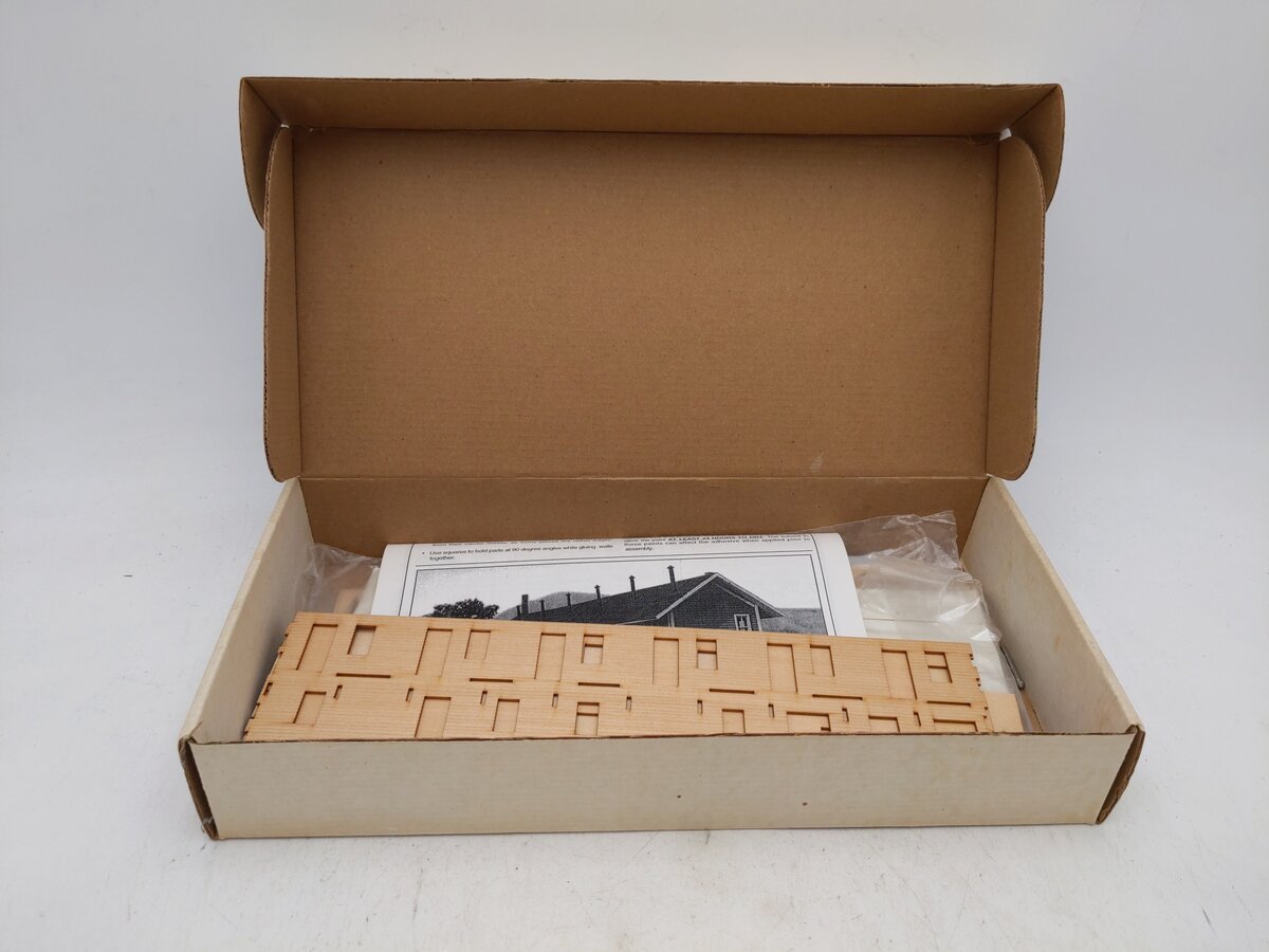 American Model Builders 713 HO Scale Laser Art RR Rooming House Lineside Kit EX/Box