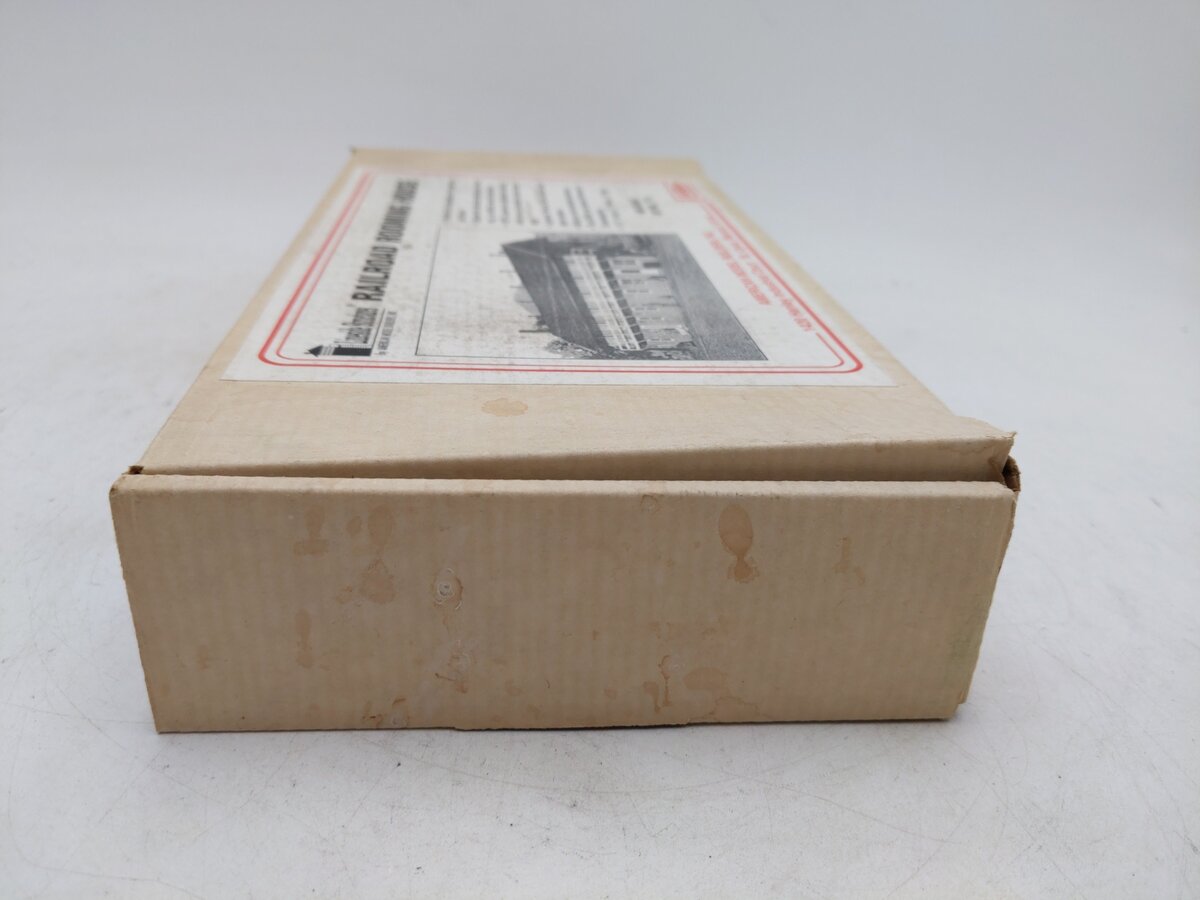 American Model Builders 713 HO Scale Laser Art RR Rooming House Lineside Kit EX/Box