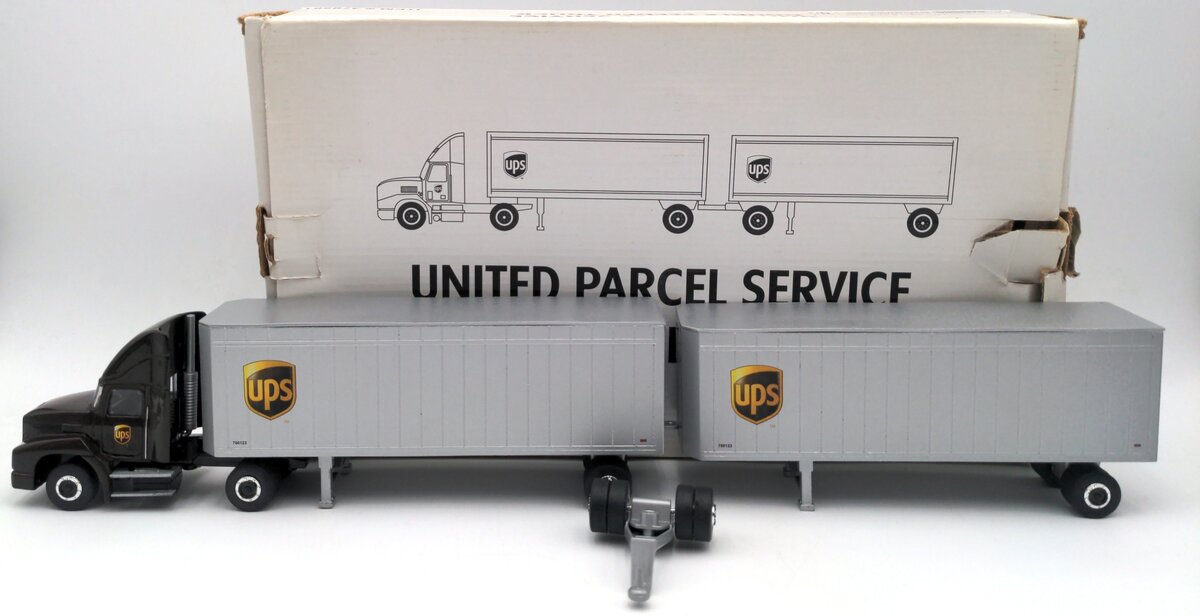 Corporate Express 478581 1:42 Diecast United Parcel Service Double Feeder Truck LN/Box