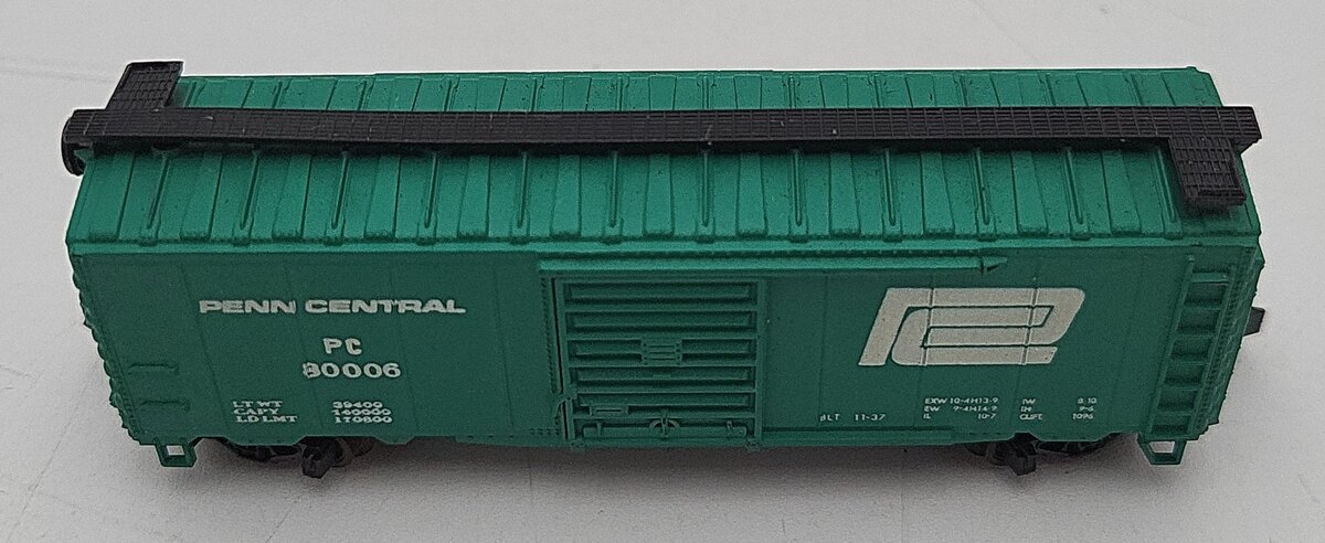 Roundhouse N Scale Penn Central Boxcar #80006 EX