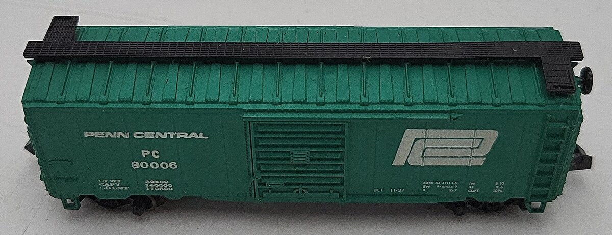Roundhouse N Scale Penn Central Boxcar #80006 EX