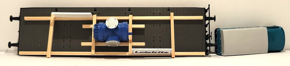 Trix 24716 HO Scale DB Museum Flatcar Set LN/Box