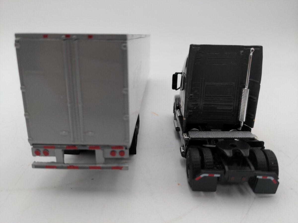 Trucks N' Stuff M3639366 1:64 UPS Freight - Volvo 660 with 53' Dry Van Trailer VG/Box