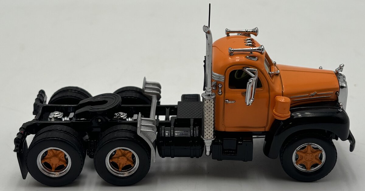 Matchbox DYM35214 1:50 Scale Diecast 1956 Mack B-61 Big Rig Cab LN/Box