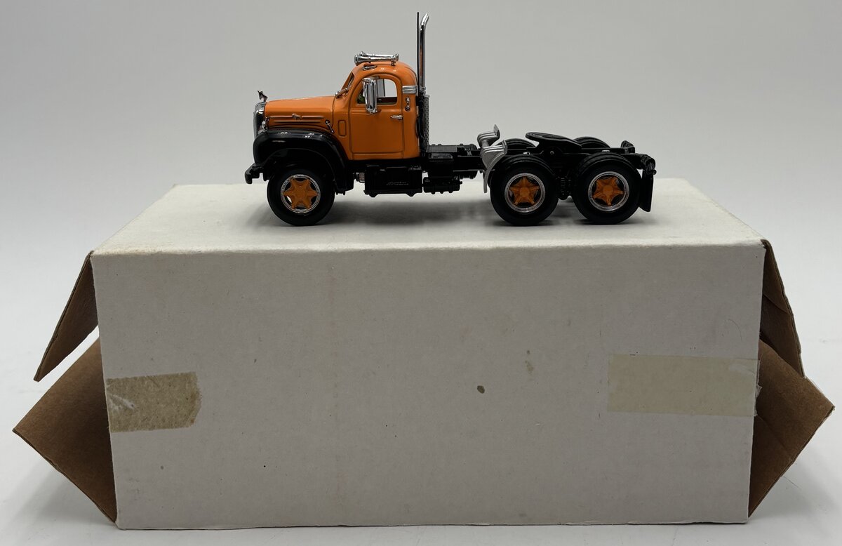 Matchbox DYM35214 1:50 Scale Diecast 1956 Mack B-61 Big Rig Cab LN/Box