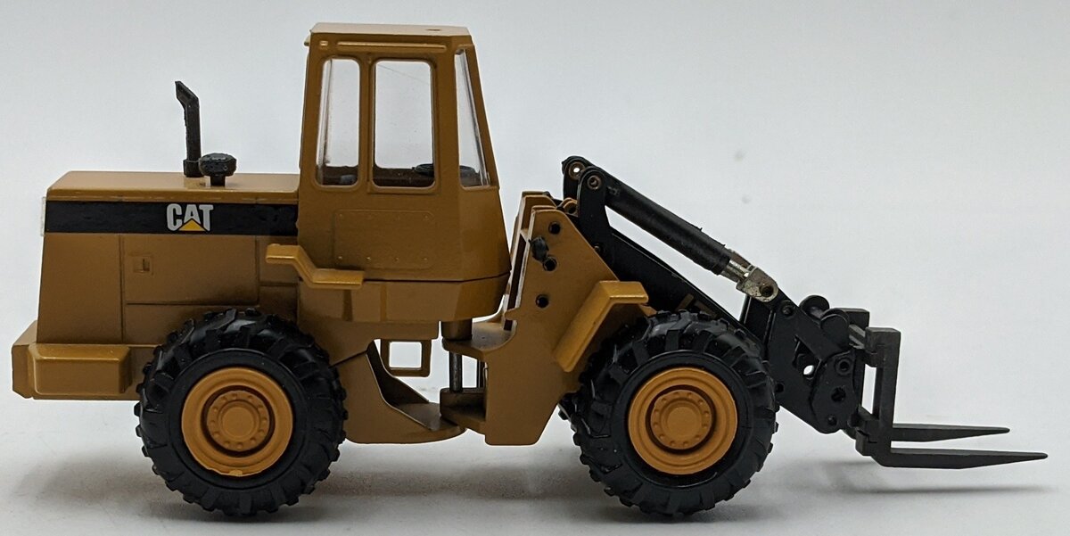 Conrad 2888 1:50 Scale Diecast Caterpillar IT28 Loader NIB