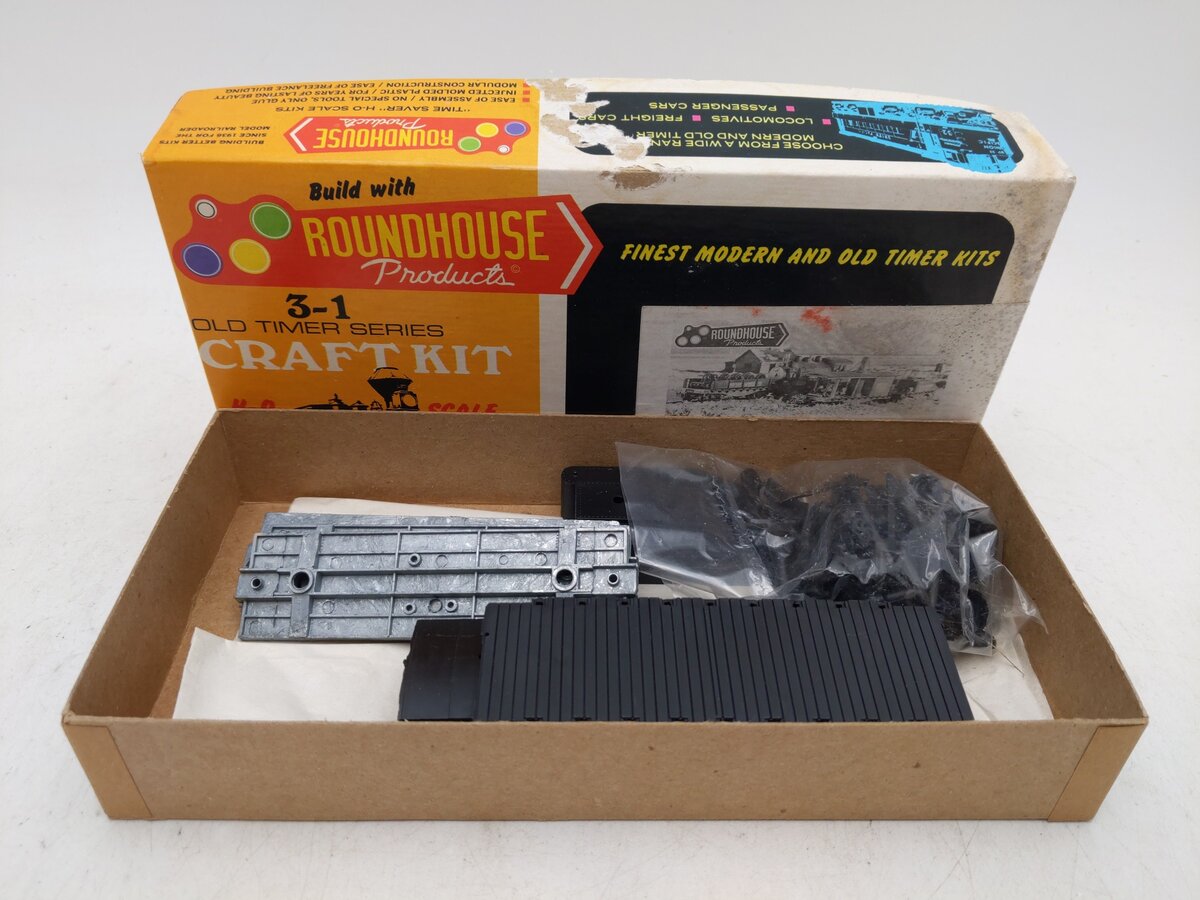 Roundhouse 1502 HO Scale Old Timer Flatcar Kit (3 in 1) EX/Box