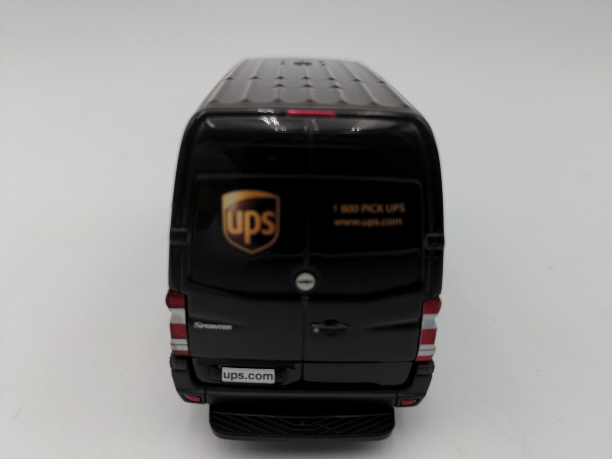 Tonkin 12-0050-01 1:50 UPS - Freightliner Sprinter Delivery Van VG/Box
