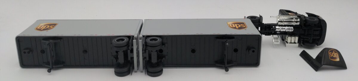 Trucks N' Stuff 1:53 Diecast Freightliner Cascadia Daycab w/ 28" Double Trailers/Box