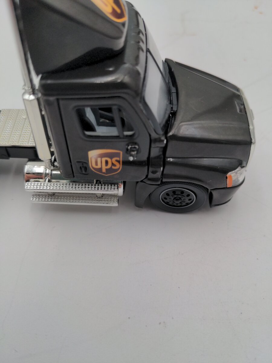 Trucks N' Stuff 1:53 Diecast Freightliner Cascadia Daycab w/ 28