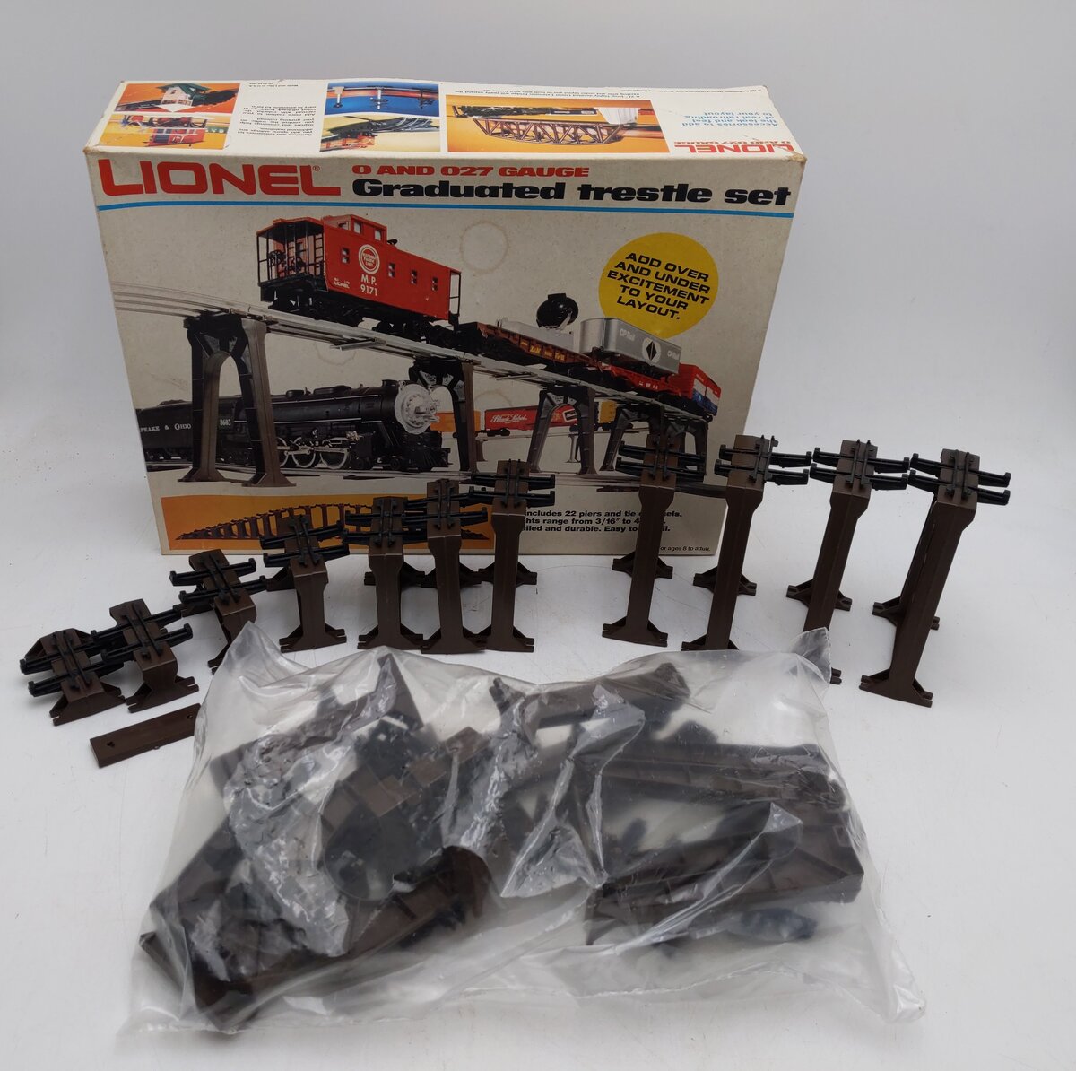 Lionel 6-2110 O27 Gauge Graduated Trestle Set EX/Box