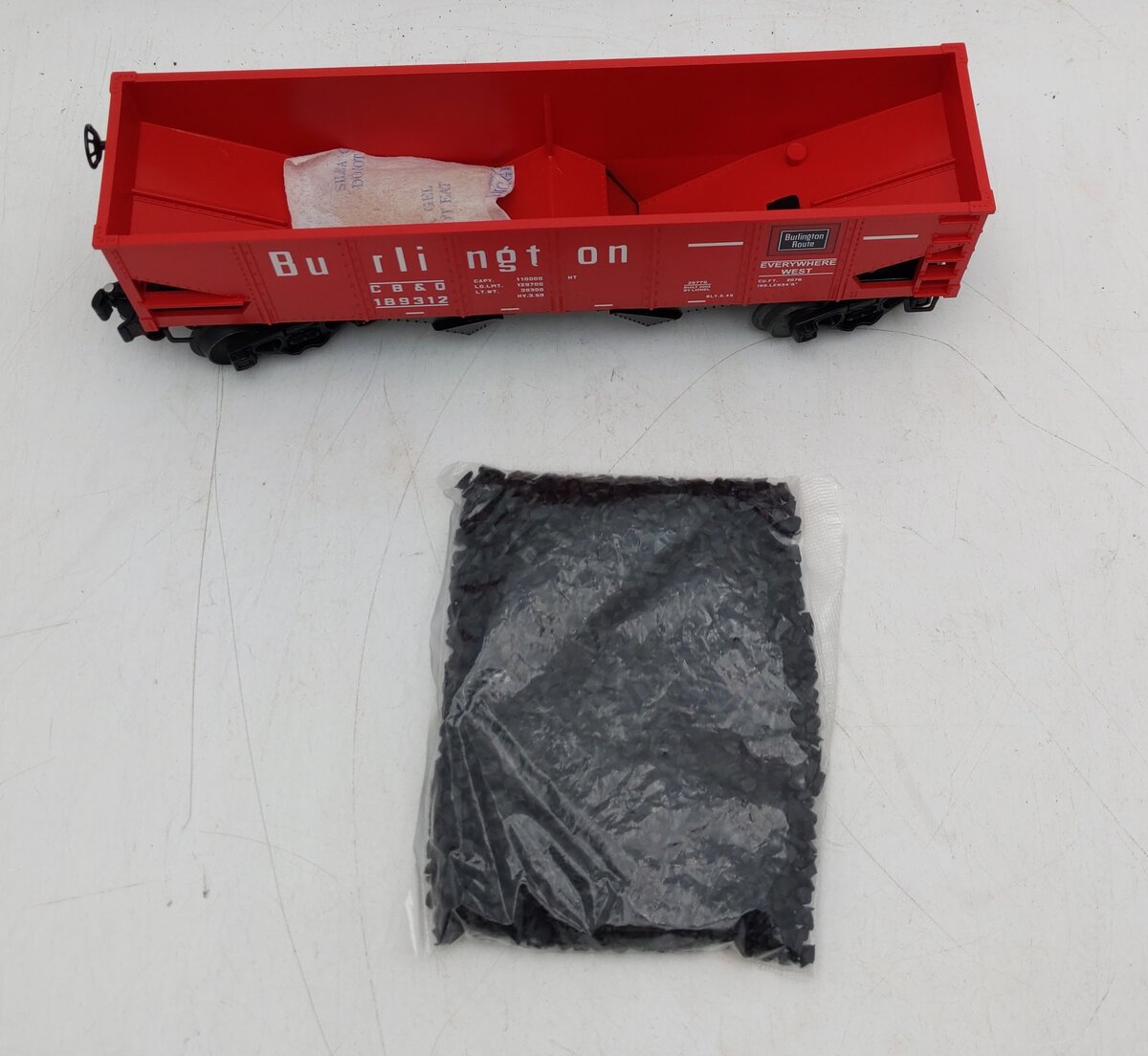 Lionel 6-26779 O Gauge Burlington Operating Hopper #189312 w/ Coal Load LN/Box