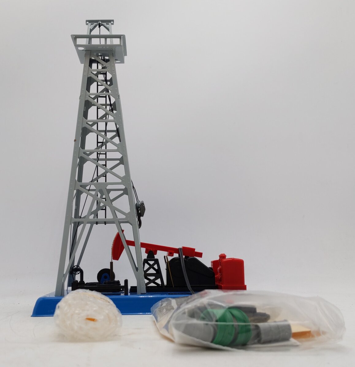 Lionel 6-12930 O Gauge Lionelville Oil Derrick EX/Box