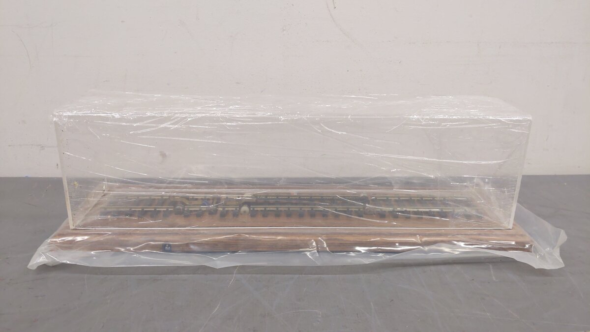 Lionel O Gauge Display Stand and Cover NEW