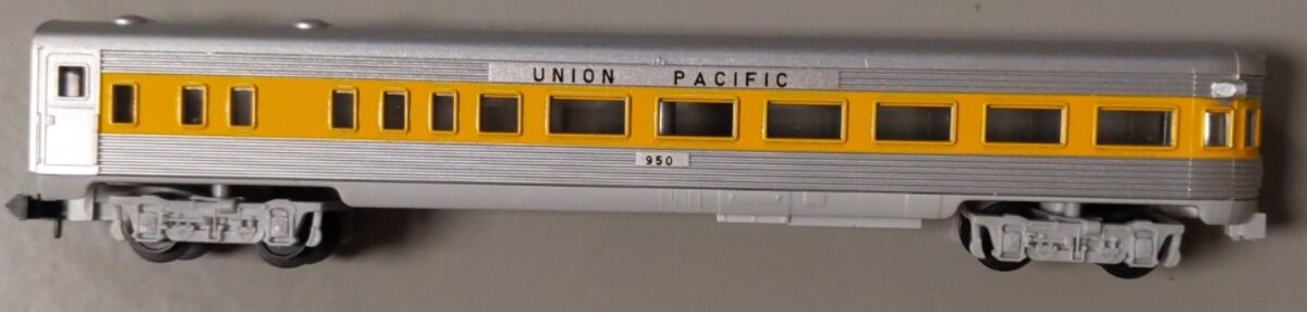 Trix 3041 N Scale Union Pacific Observation Passenger Car #950 LN/Box