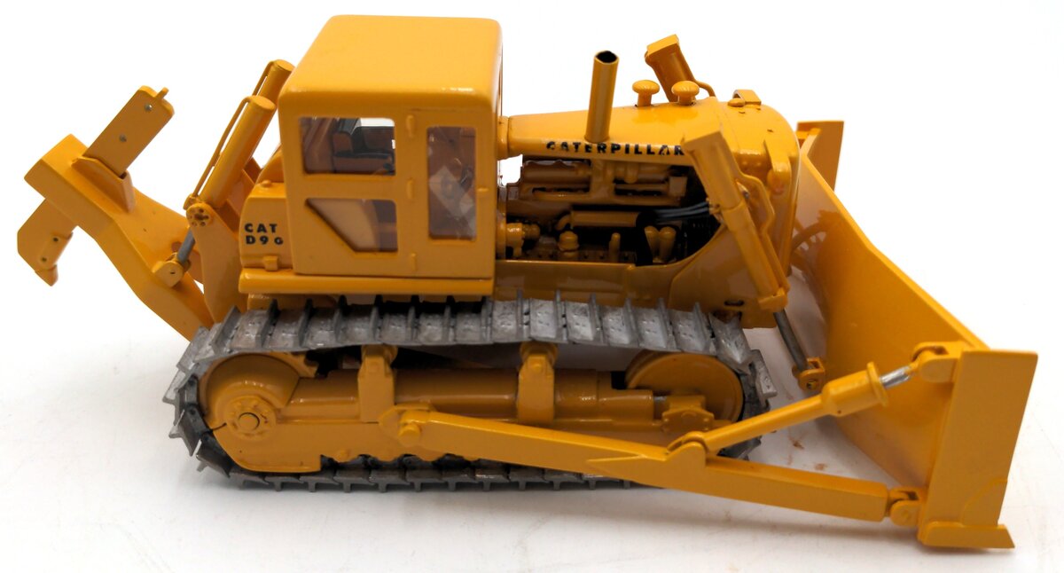 EMD N097 1:50 Scale D9 Dozer w/ Kelly Ripper EX/Box
