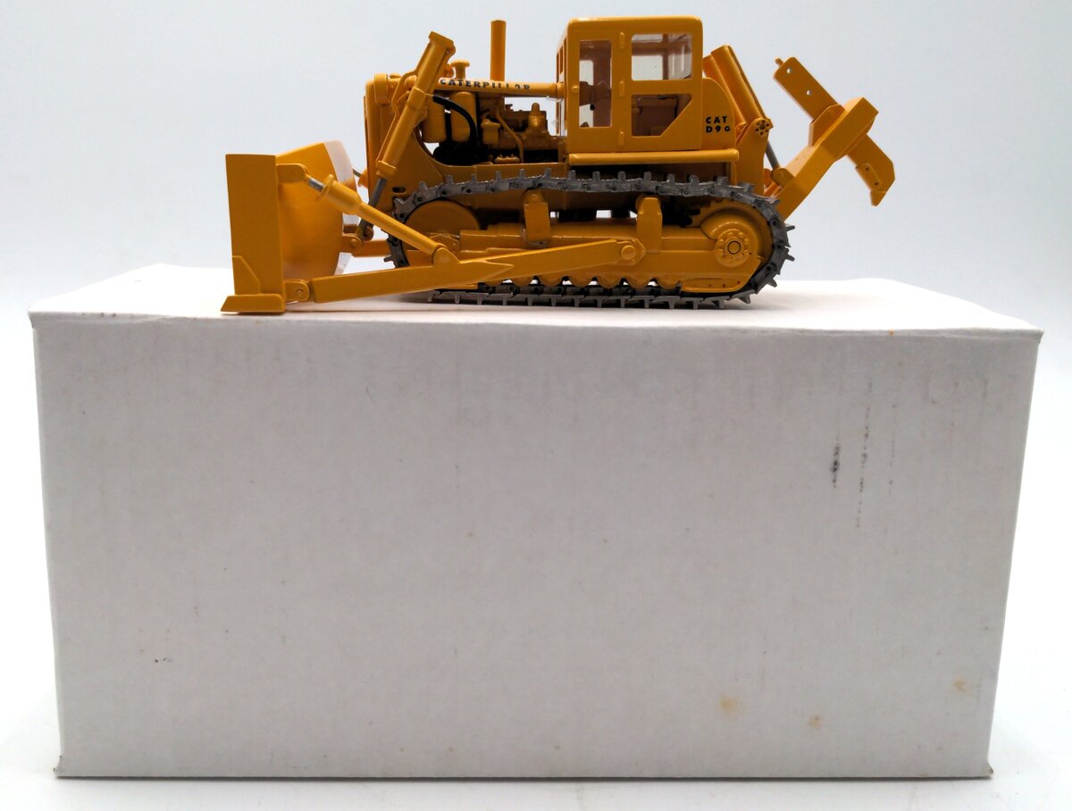 EMD N097 1:50 Scale D9 Dozer w/ Kelly Ripper EX/Box