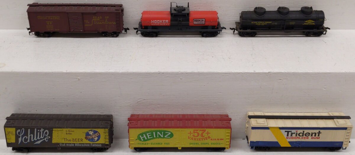 HO Scale Assorted Freight Cars [6]