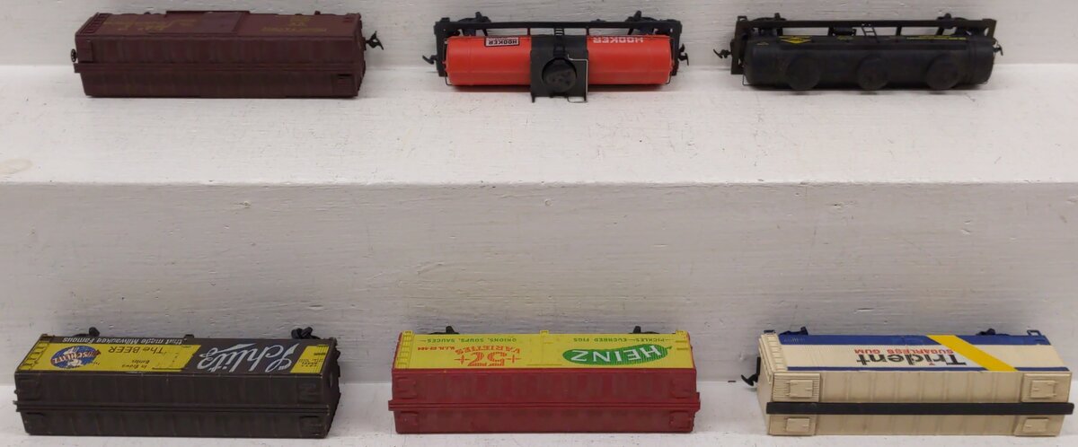 HO Scale Assorted Freight Cars [6]