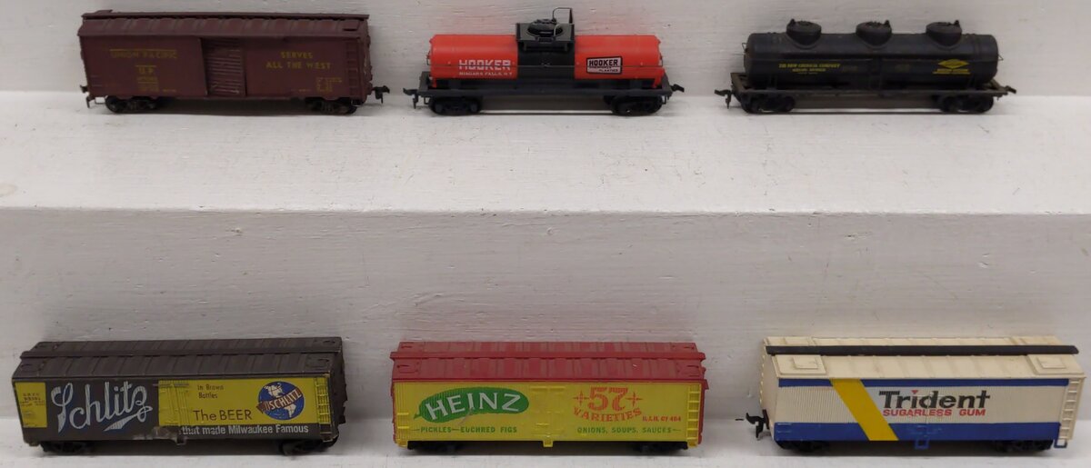 HO Scale Assorted Freight Cars [6]