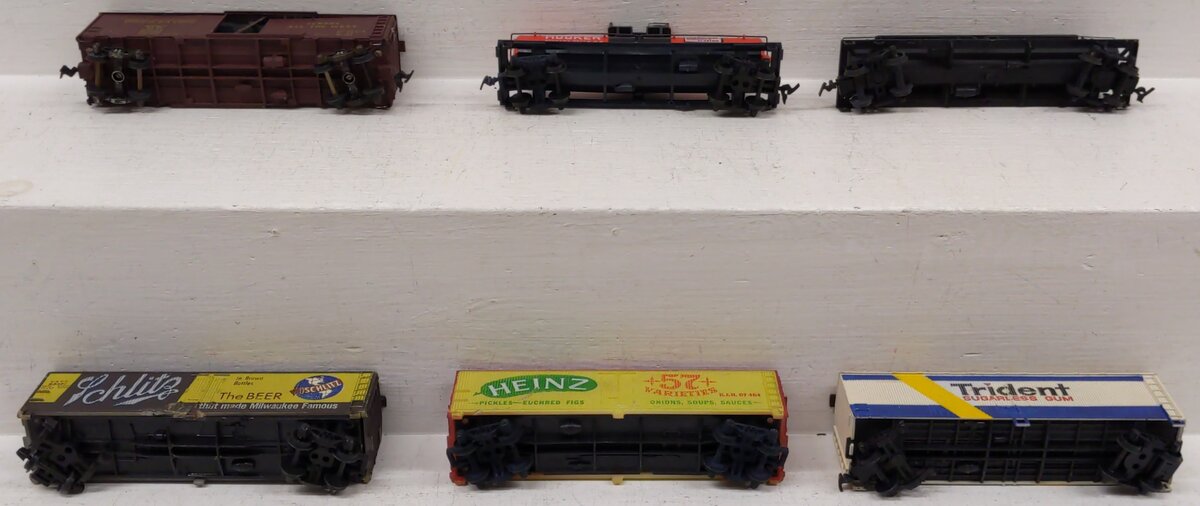 HO Scale Assorted Freight Cars [6]