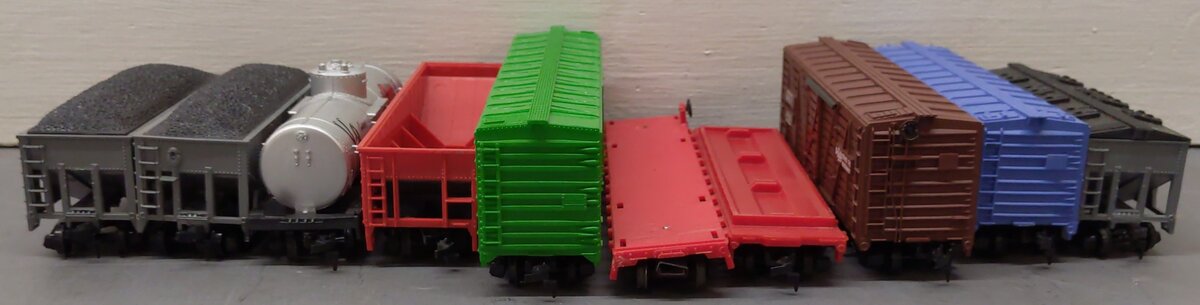 Life Like & Other HO Scale Assorted Freight Cars; [10] VG