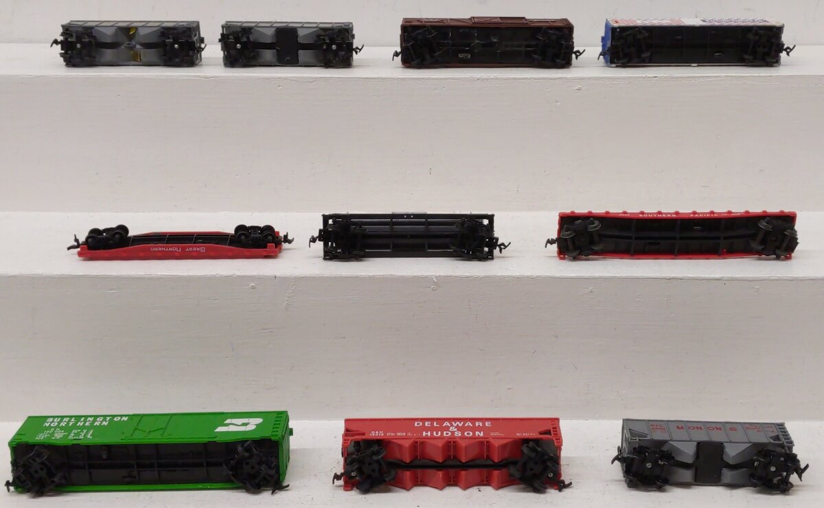 Life Like & Other HO Scale Assorted Freight Cars; [10] VG