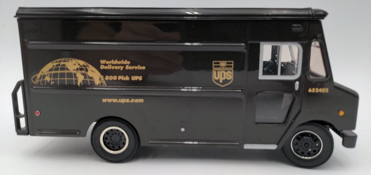 Corporate Express UP445443 1/32 Scale Diecast UPS P70D 1996 Grumman Olson VG/Box