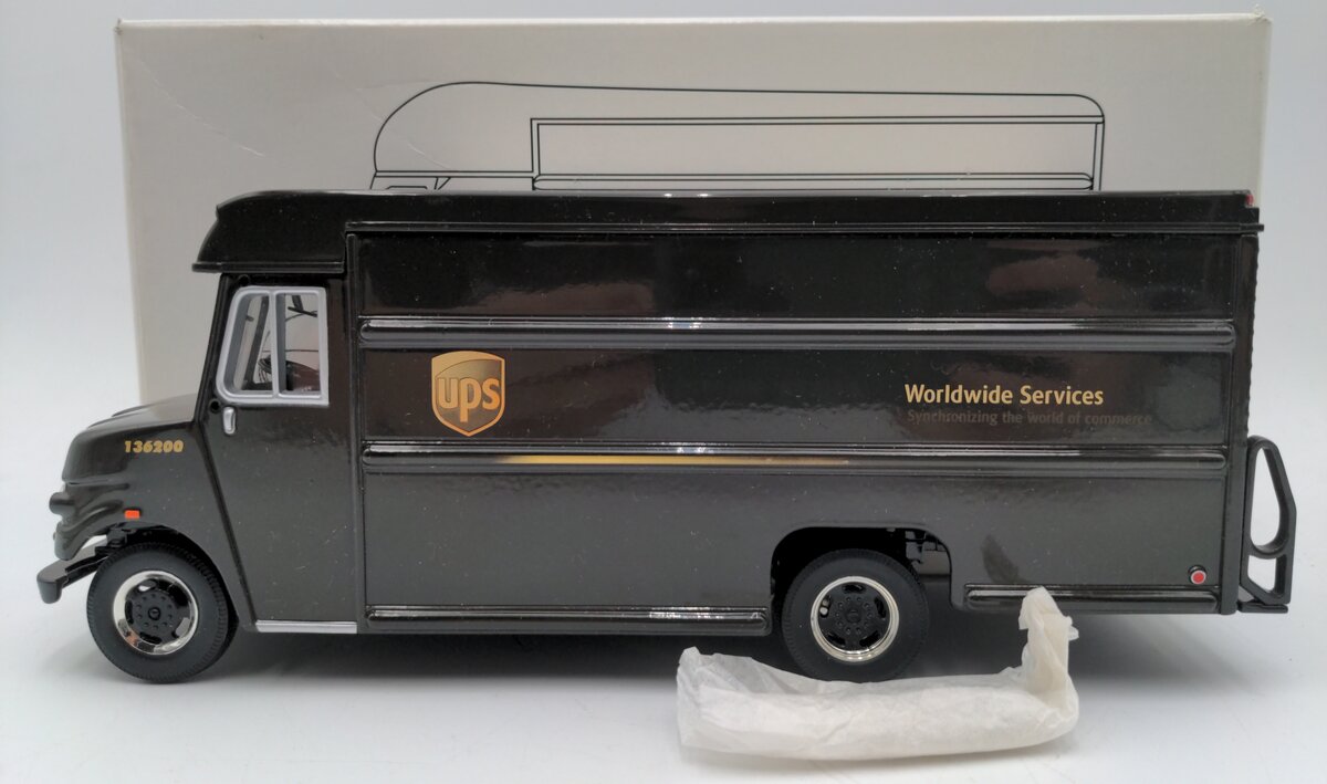 Corporate Express 471125 1:30 Scale Diecast United Parcel P100 1997 Package Car LN/Box