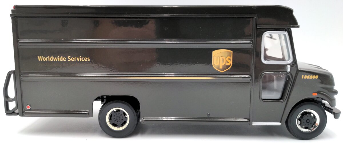 Corporate Express 471125 1:30 Scale Diecast United Parcel P100 1997 Package Car LN/Box