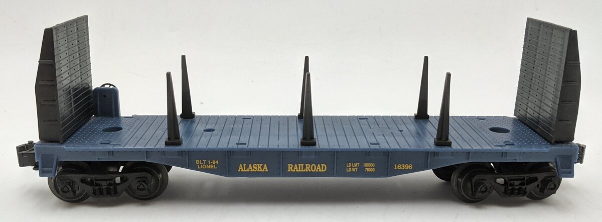 Lionel 6-16396 O Gauge Alaska Railroad Flatcar with Bulkheads and Stakes EX/Box