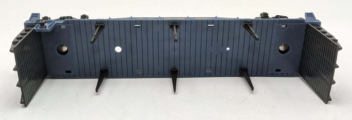 Lionel 6-16396 O Gauge Alaska Railroad Flatcar with Bulkheads and Stakes EX/Box