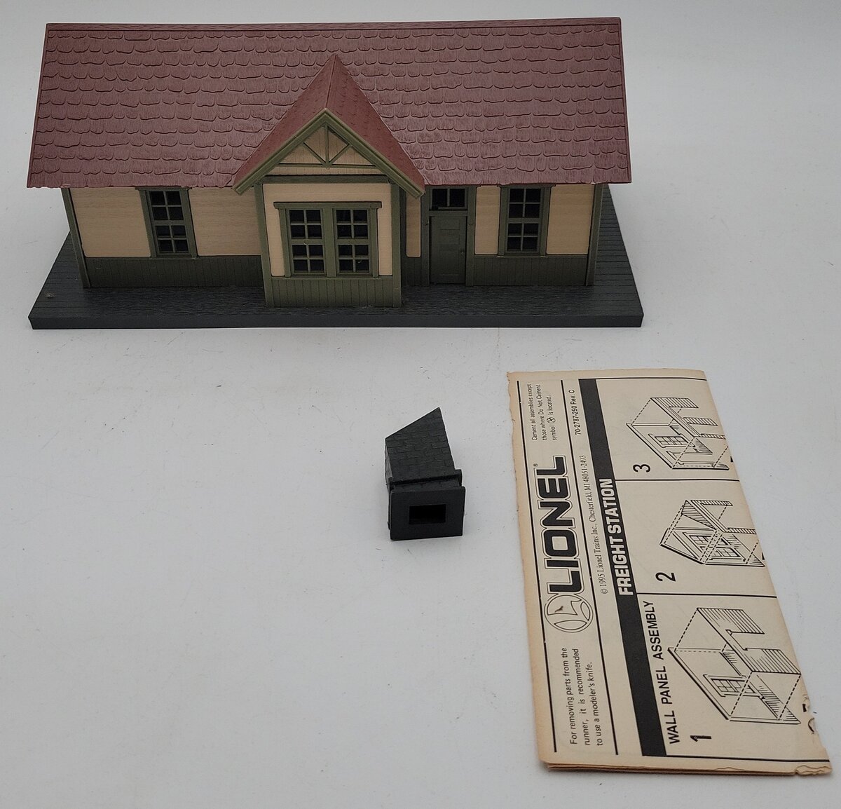 Lionel 6-12734 Passenger/Freight Station - Assembled EX