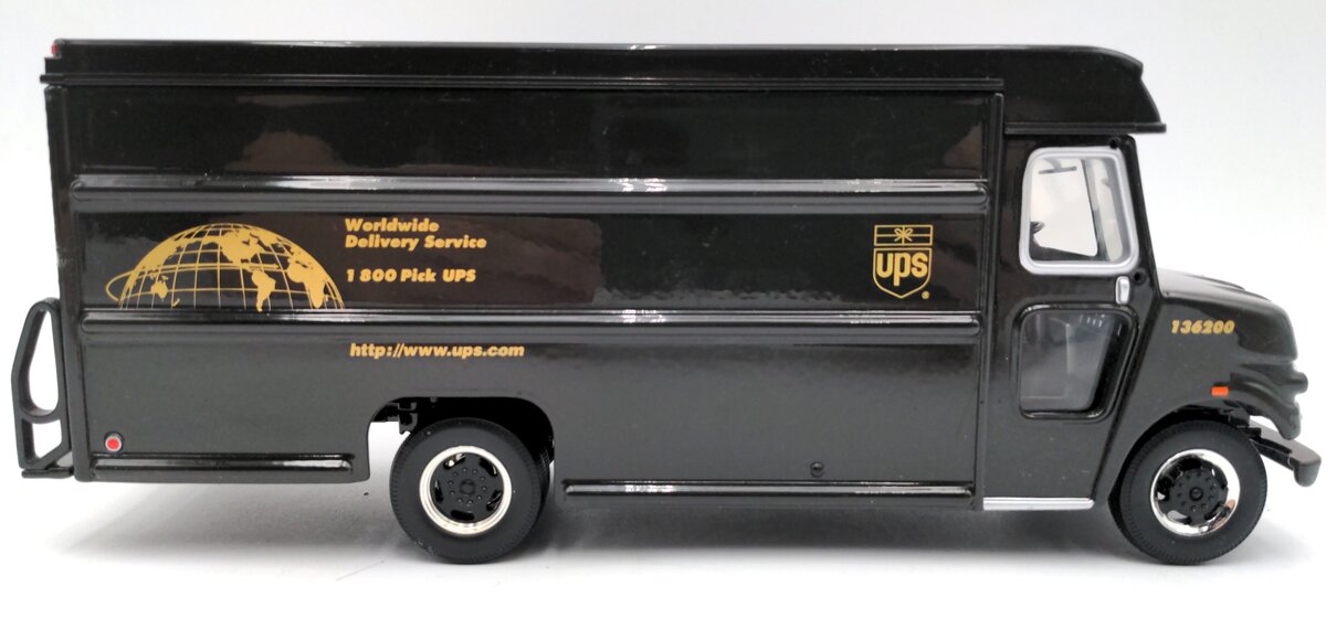 Corporate Express 452480 1:30 Scale Diecast United Parcel P100 1997 Package Car LN/Box