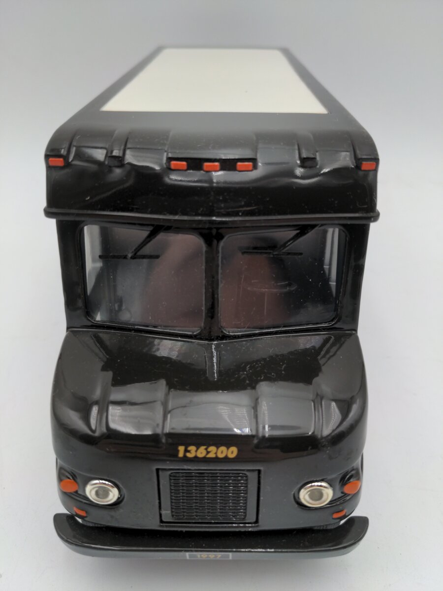 Corporate Express 452480 1:30 Scale Diecast United Parcel P100 1997 Package Car LN/Box
