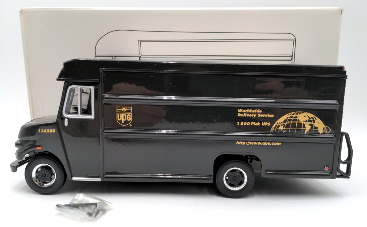 Corporate Express 452480 1:30 Scale Diecast United Parcel P100 1997 Package Car LN/Box