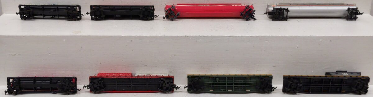 HO Scale Assorted Freight Cars [8]