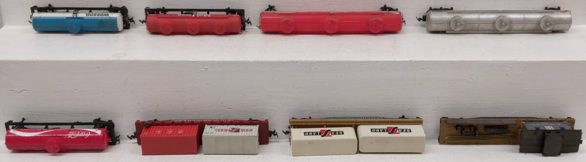 HO Scale Assorted Freight Cars [8]