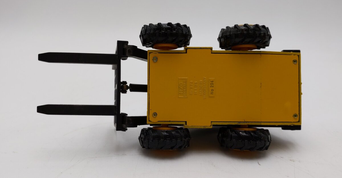 NZG Modelle 1:25 Scale Diecast New Holland L-555 Super Boom Loader LN/Box