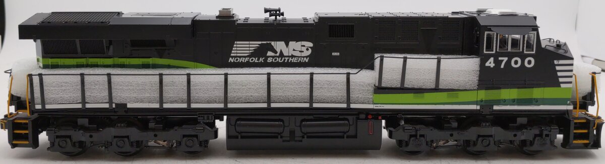 MTH 30-20431-1e O Gauge NS/Echo ES44AC Imperial Diesel Engine w/PS 3.0 #4700 EX/Box