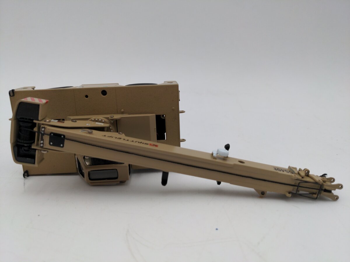 Sword Models SW2017-T 1:50 Military Tan Shuttlelift 5540F Carrydeck