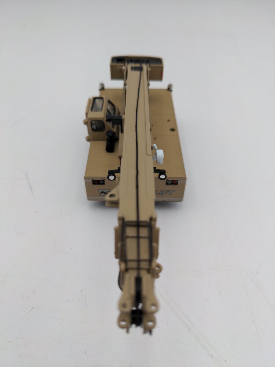 Sword Models SW2017-T 1:50 Military Tan Shuttlelift 5540F Carrydeck