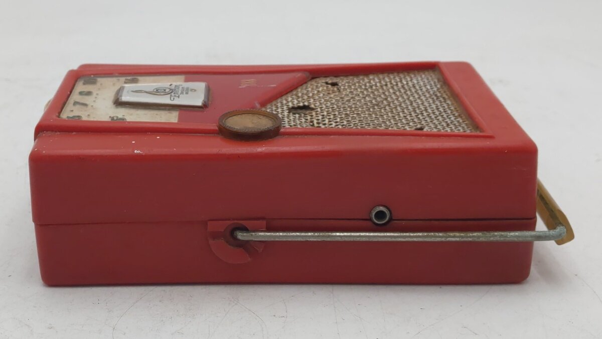 Emerson 888 "Explorer" Nevabreak Pocket Radio